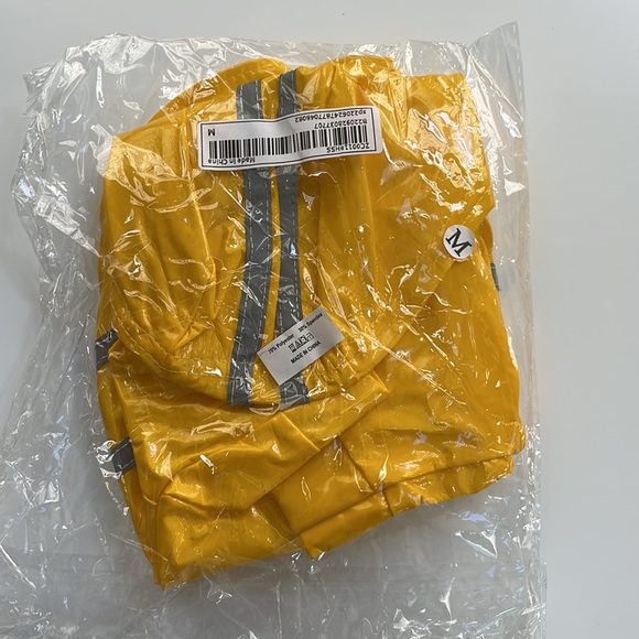 DOG/PET YELLOW RAINCOAT - Picture 8 of 9